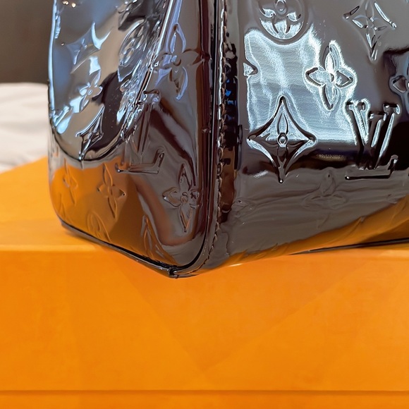 Louis Vuitton Vernis Brea GM Handbag! Was Retailed For $3050 + Tax! - Picture 16 of 16
